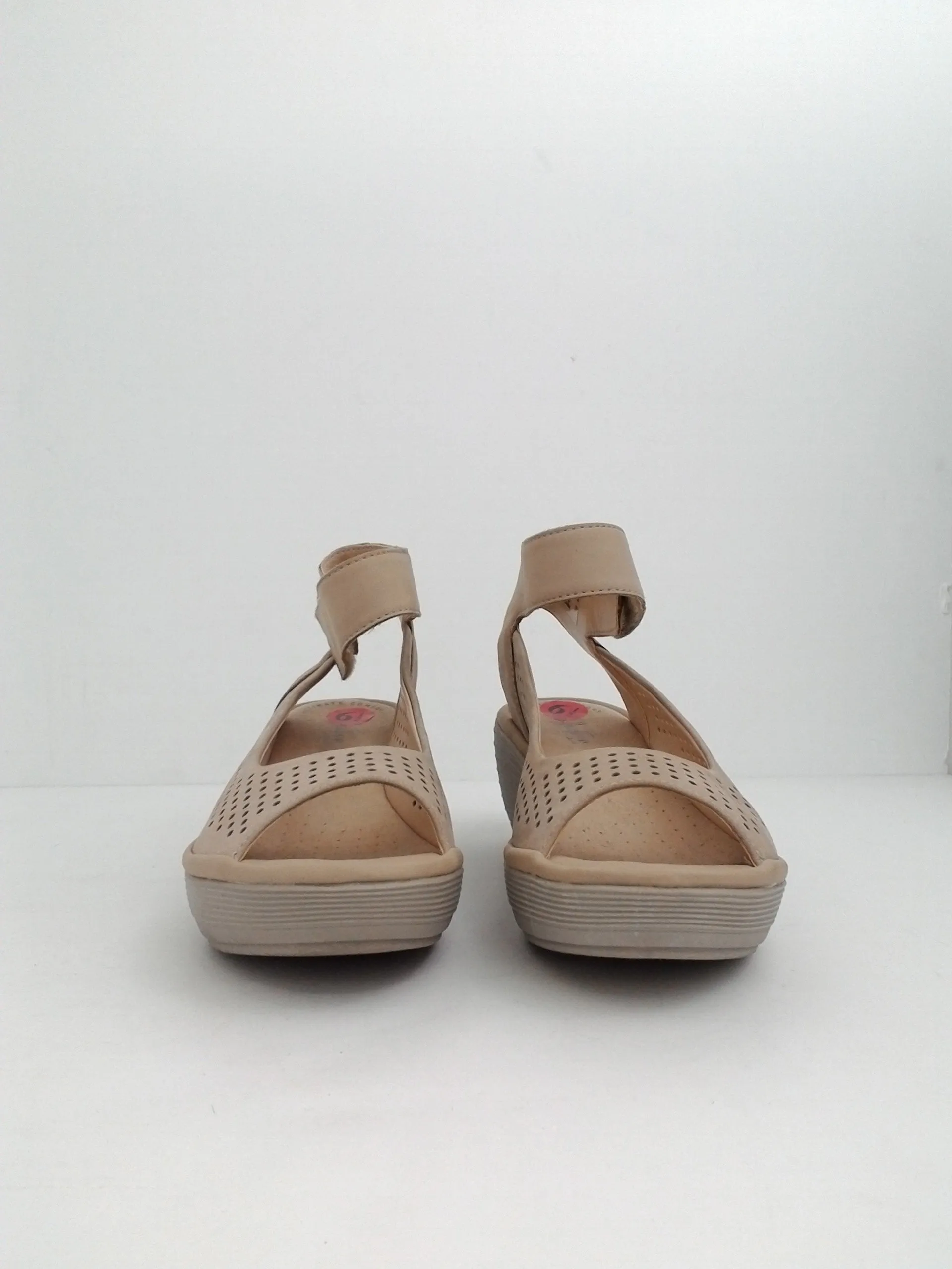 Collection By Clarks Women's Nude/Natural Wedge Sandal size 6.5